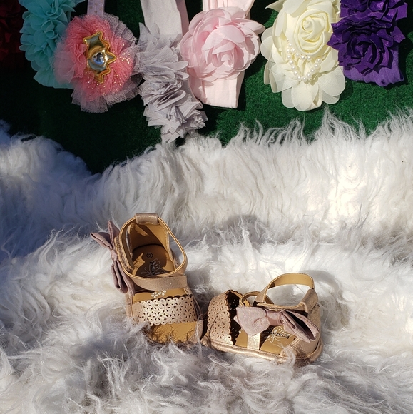 NWT Rose gold baby sandal with ankle bow - Picture 2 of 6